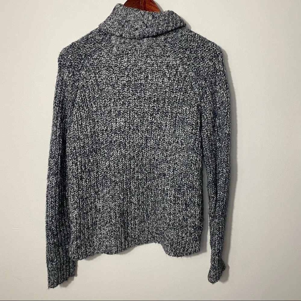 Abercrombie & Fitch Turtleneck Sweater Size Small - Picture 3 of 8